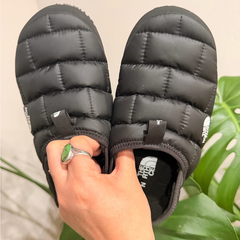 The North Face ThermoBall Traction Mules • Black • Size 3 - Picture 3 of 4